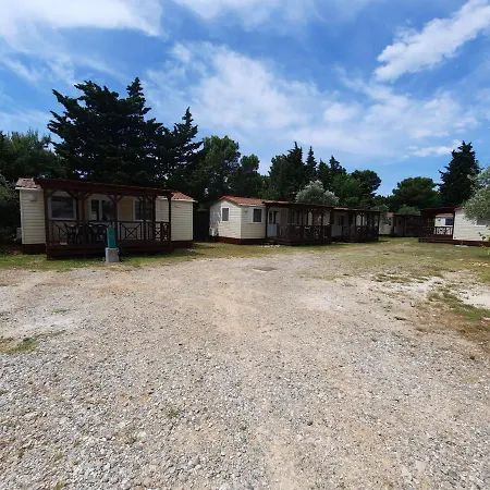 Kamp Rujno ホリデーパーク *