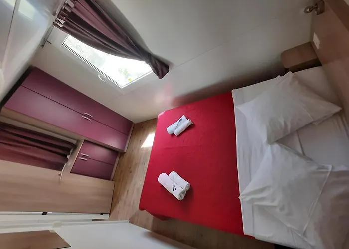 Kamp Rujno * Starigrad Paklenica