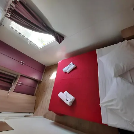 Kamp Rujno * Starigrad Paklenica