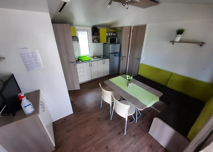 Kamp Rujno * Starigrad Paklenica