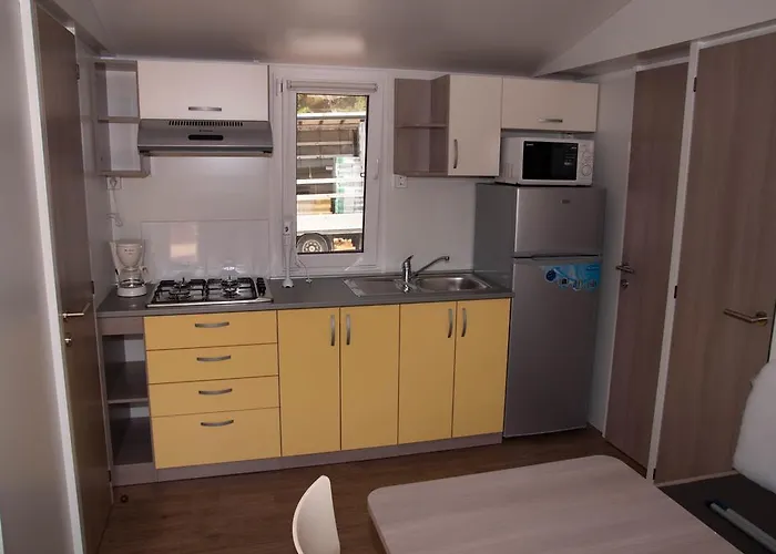 Kamp Rujno * Starigrad Paklenica