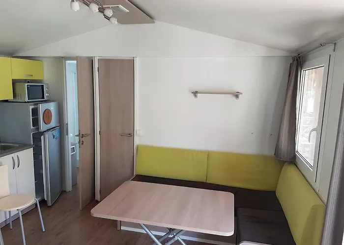 Kamp Rujno * Starigrad Paklenica